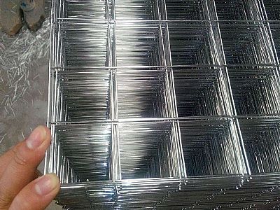 鋼絲網片在展覽會中，也可以用作展覽架。