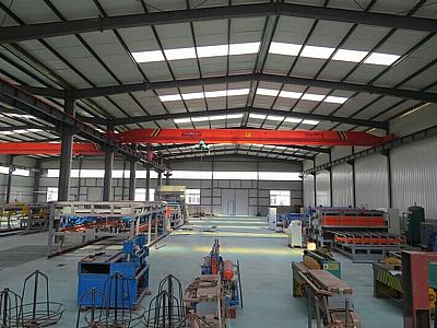 鋼筋網片是橋梁建設中可以提高橋面必不可少的加固材料